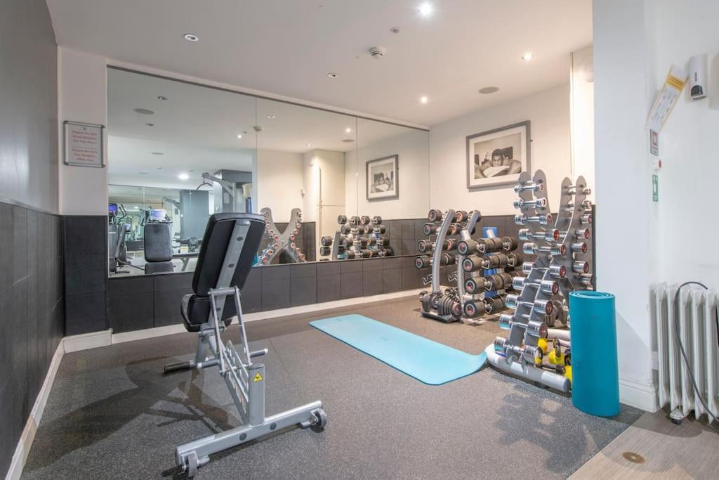 Apartament 24hr Concierge, Gym, Pool, Museum, Shopping Centre Londra