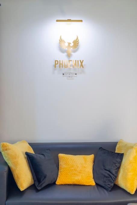 24hr Concierge, Gym, Pool, Museum, Shopping Centre Apartament