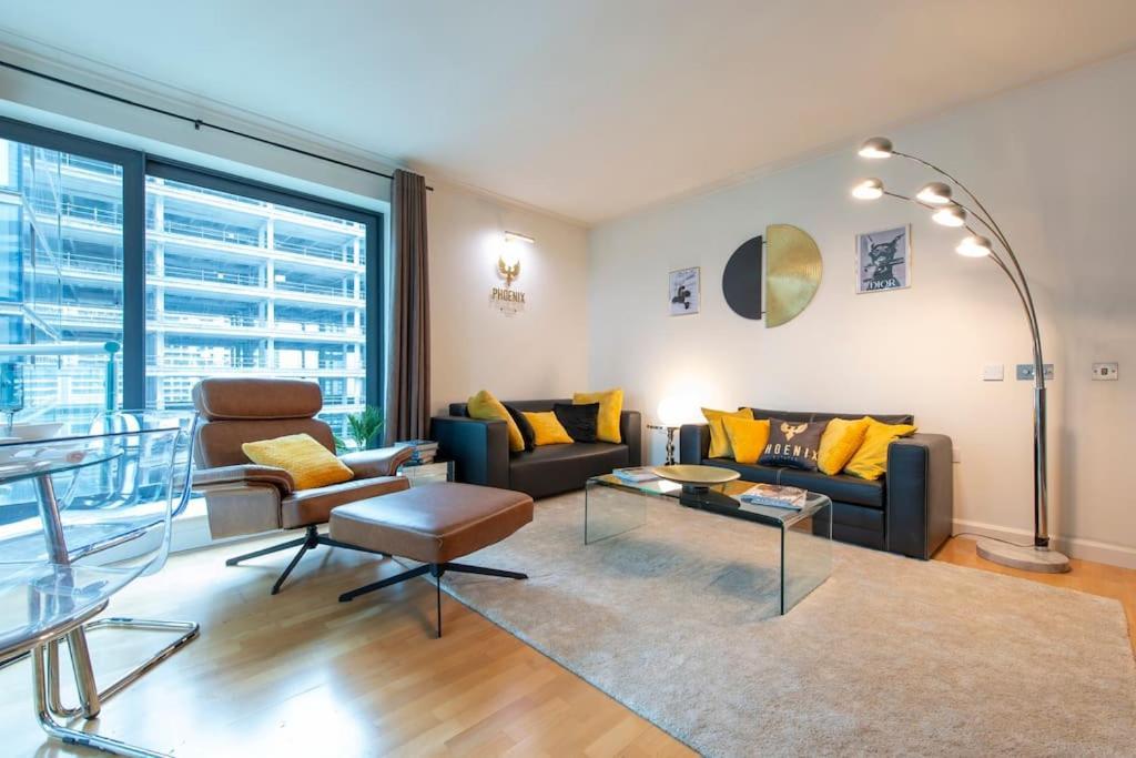 24hr Concierge, Gym, Pool, Museum, Shopping Centre Apartament *