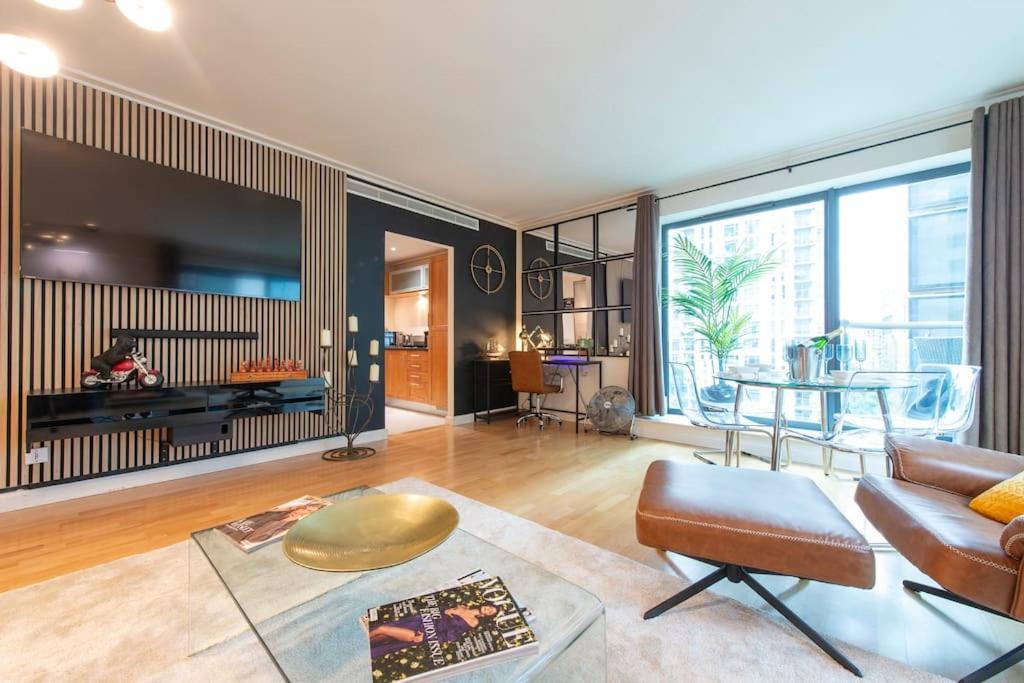 24hr Concierge, Gym, Pool, Museum, Shopping Centre Londra